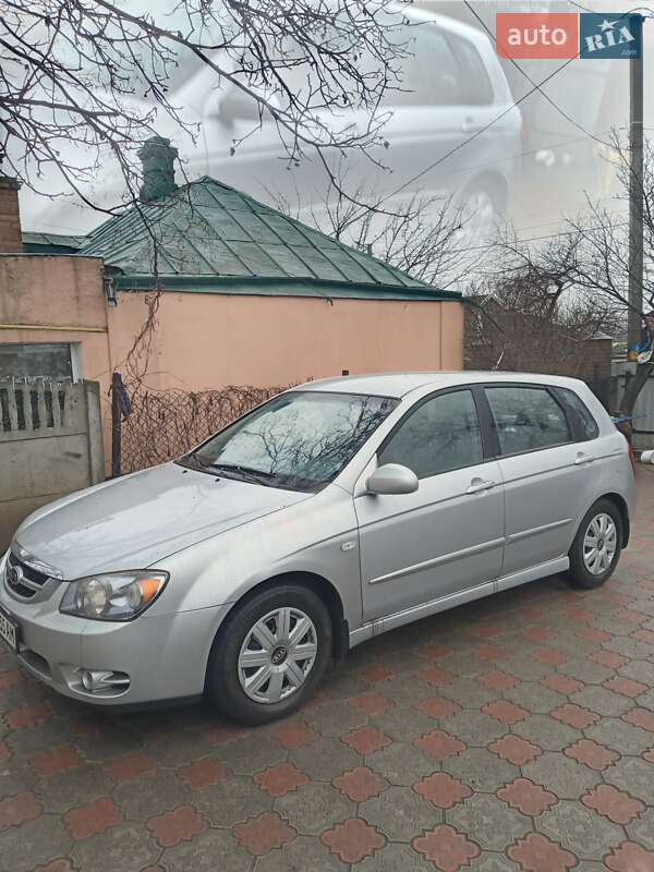 Хэтчбек Kia Cerato 2006 в 