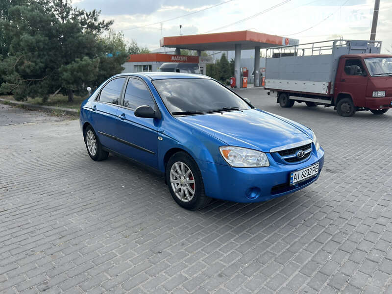 Седан Kia Cerato 2006 в Казатине