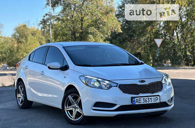 Седан Kia Cerato 2015 в Днепре