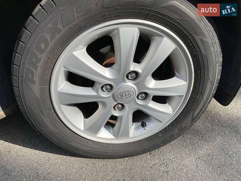 Седан Kia Cerato 2006 в Днепре