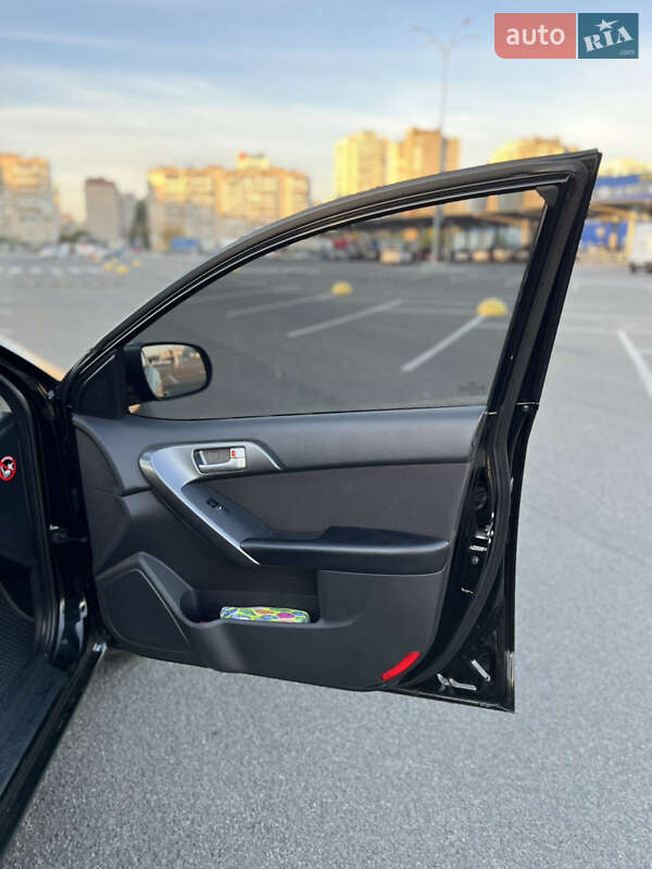 Седан Kia Cerato 2012 в Софіївській Борщагівці