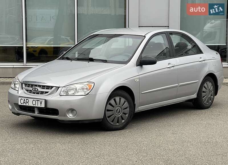 Седан Kia Cerato 2006 в Киеве