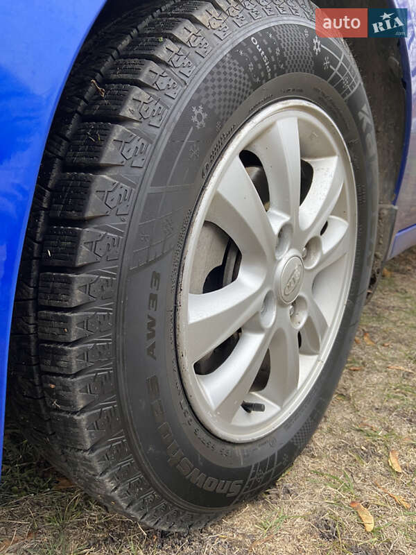 Седан Kia Cerato 2009 в Краснограде