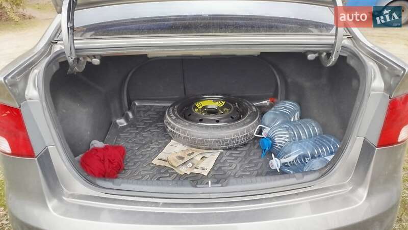 Седан Kia Cerato 2012 в Полтаві