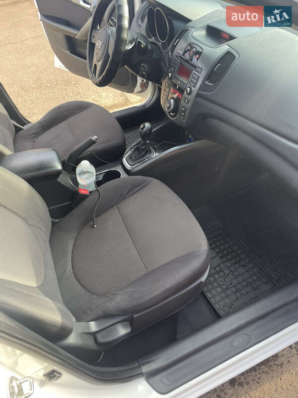 Седан Kia Cerato 2011 в Николаеве фото 6 Седан Kia Cerato 2011 в Николаеве