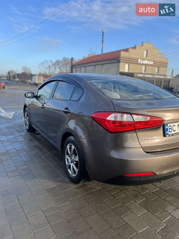 Седан Kia Cerato 2013 в Кам'янці-Бузькій