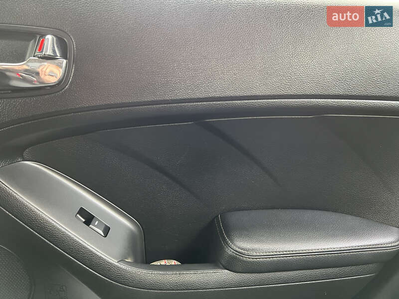 Седан Kia Cerato 2013 в Кам'янці-Бузькій