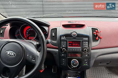 Купе Kia Cerato 2010 в 