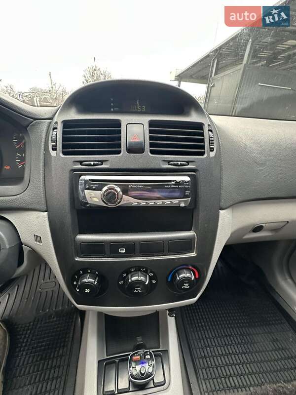 Седан Kia Cerato 2006 в Чернівцях