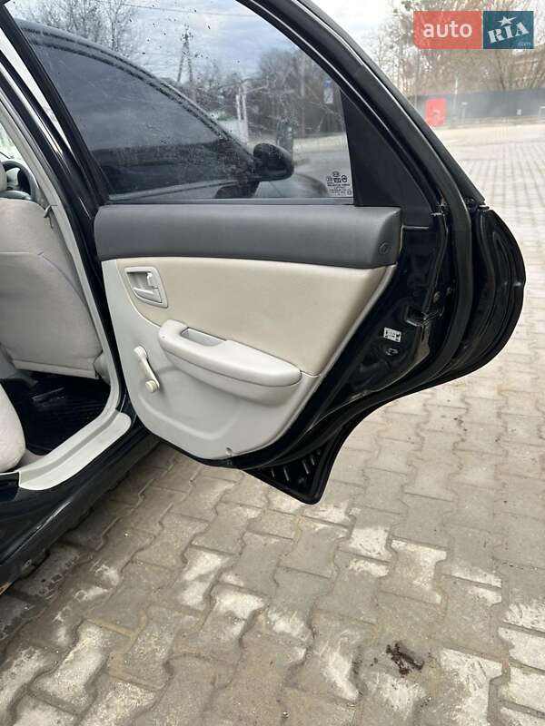 Седан Kia Cerato 2006 в Чернівцях