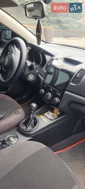 Седан Kia Cerato 2009 в Каменском