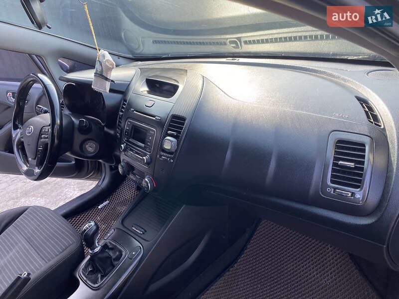 Седан Kia Cerato 2013 в Запорожье