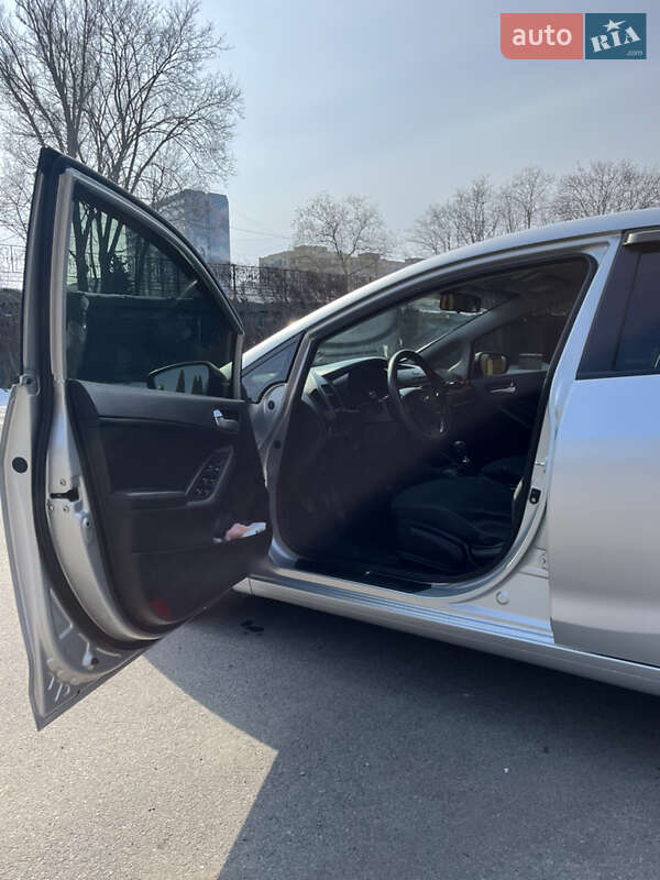 Седан Kia Cerato 2013 в Дніпрі