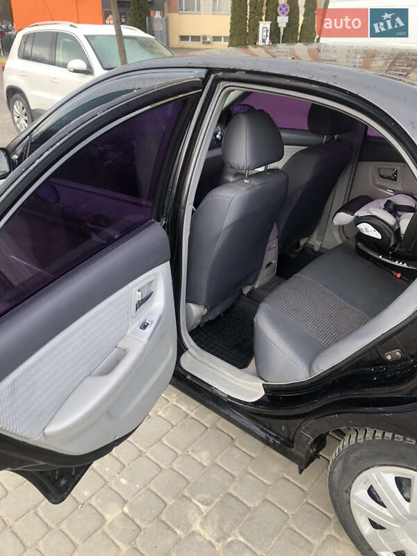 Седан Kia Cerato 2006 в Львові