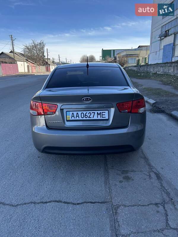 Седан Kia Cerato 2012 в Киеве