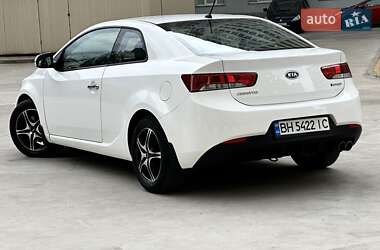 Купе Kia Cerato 2011 в 