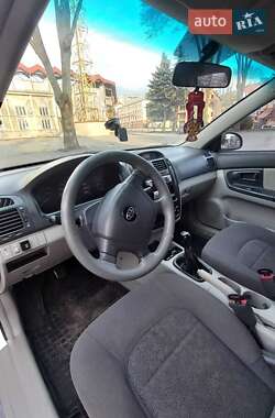 Хэтчбек Kia Cerato 2006 в 