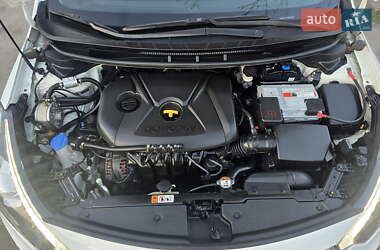 Седан Kia Cerato 2013 в 