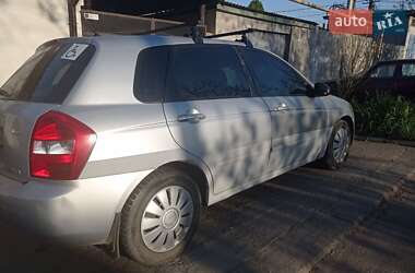 Хэтчбек Kia Cerato 2006 в 