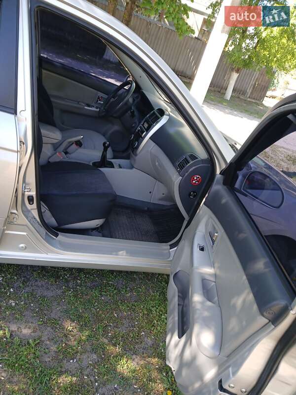 Седан Kia Cerato 2008 в Краснограді