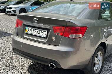 Седан Kia Cerato 2011 в 