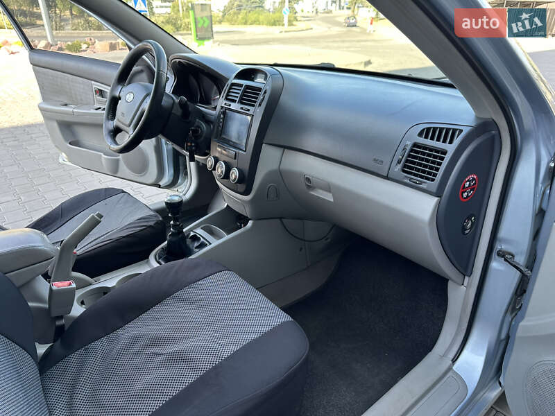 Седан Kia Cerato 2007 в Днепре
