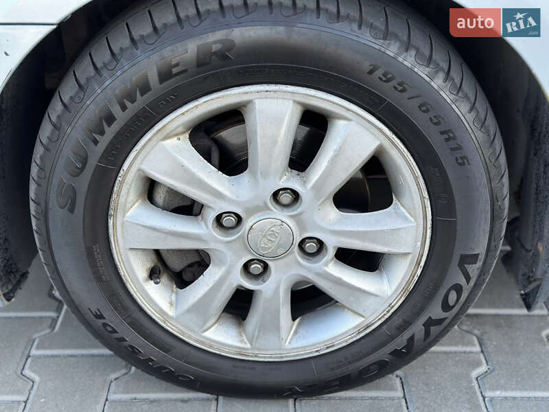 Седан Kia Cerato 2007 в Днепре