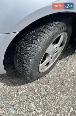Хэтчбек Kia Cerato 2007 в 