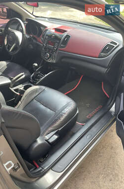 Купе Kia Cerato 2011 в 