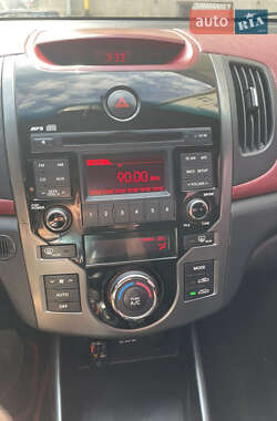 Купе Kia Cerato 2011 в 