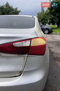 Седан Kia Cerato 2013 в 