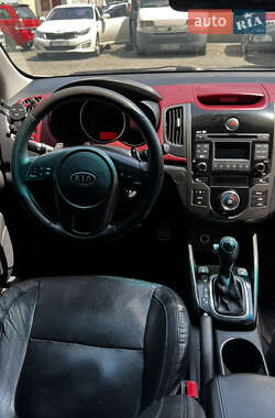 Купе Kia Cerato 2011 в 