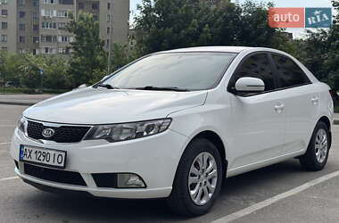Седан Kia Cerato 2011 в 