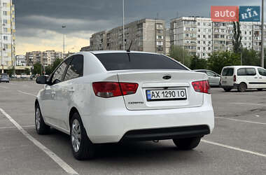Седан Kia Cerato 2011 в 
