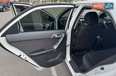 Седан Kia Cerato 2011 в 