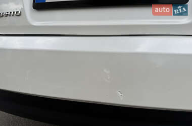 Седан Kia Cerato 2011 в 