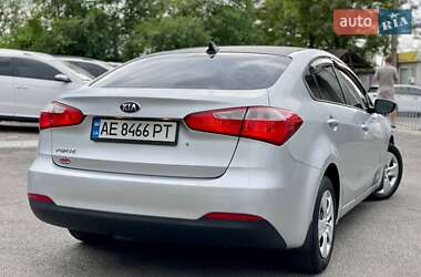 Седан Kia Cerato 2013 в Кривом Роге