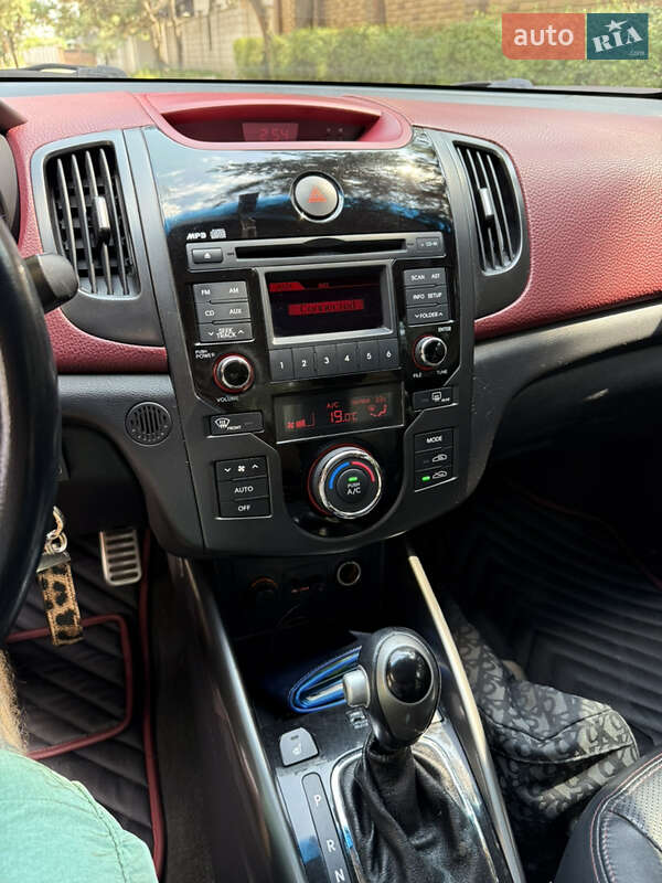 Седан Kia Cerato 2012 в Каменском