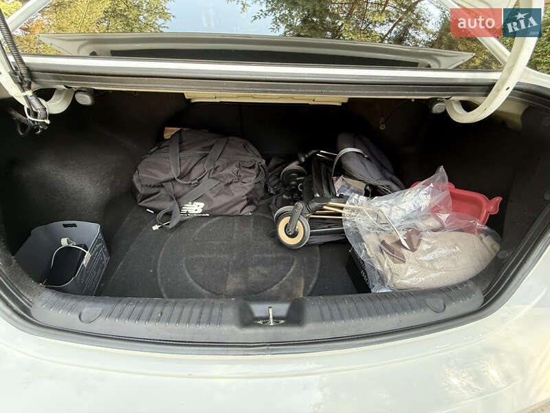 Седан Kia Cerato 2012 в Каменском