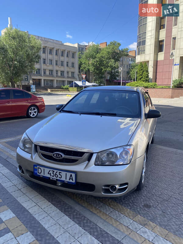 Хэтчбек Kia Cerato 2005 в 