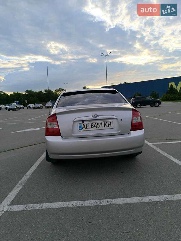 Седан Kia Cerato 2005 в Днепре