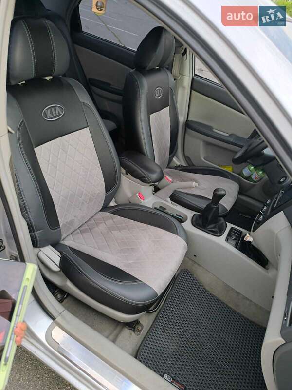 Седан Kia Cerato 2005 в Днепре