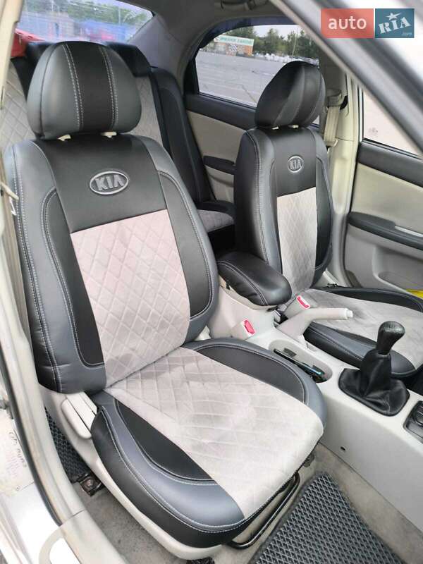 Седан Kia Cerato 2005 в Днепре