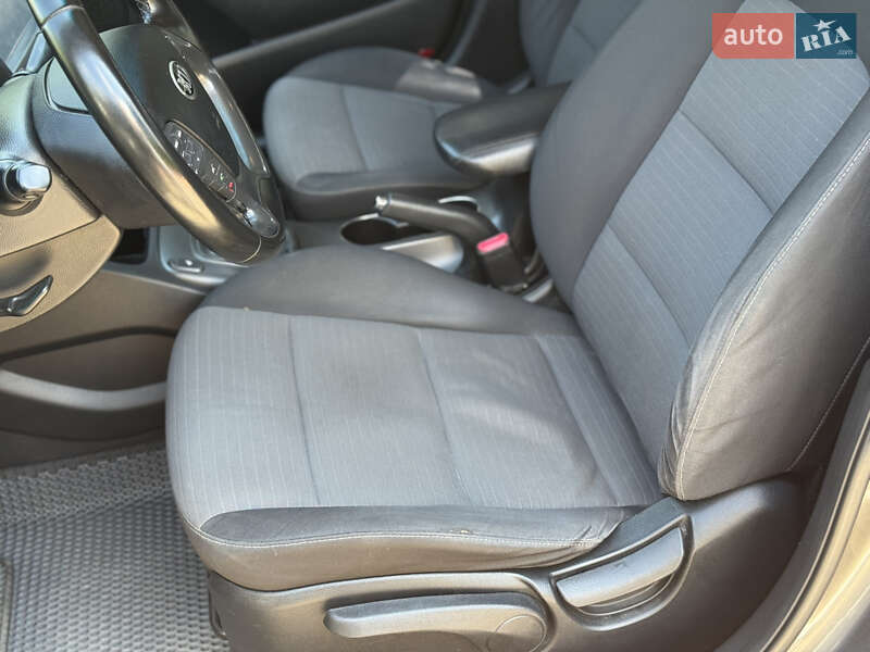 Седан Kia Cerato 2013 в Киеве