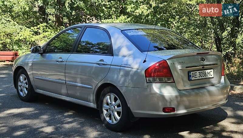 Седан Kia Cerato 2008 в Новомосковске