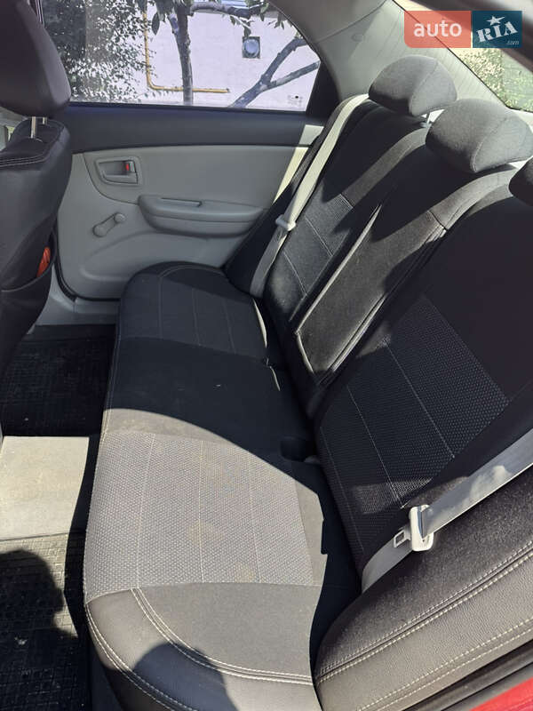 Седан Kia Cerato 2007 в Каневі