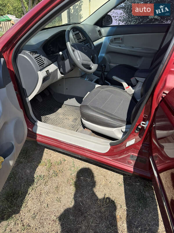 Седан Kia Cerato 2007 в Каневі