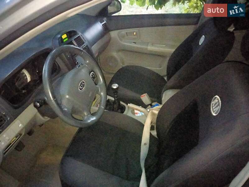 Седан Kia Cerato 2007 в Марганці