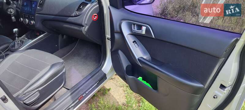 Седан Kia Cerato 2009 в Звенигородке