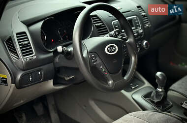 Седан Kia Cerato 2015 в  фото 7 Седан Kia Cerato 2015 в